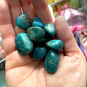 Tumbled blue apatite
